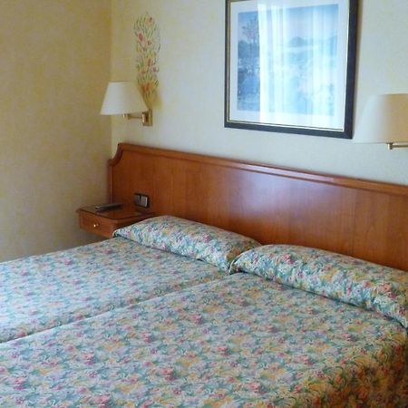 Regencia Colon Hotel Barcelona Room photo