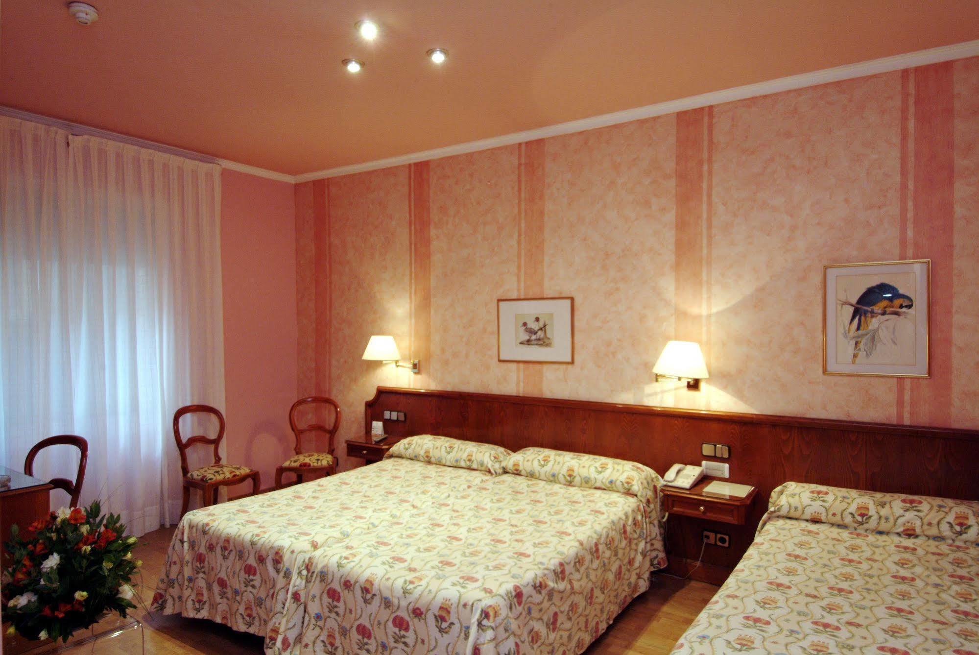 Regencia Colon Hotel Barcelona Room photo