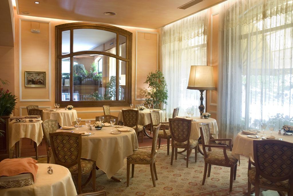 Regencia Colon Hotel Barcelona Restaurant photo