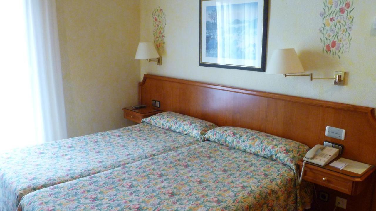 Regencia Colon Hotel Barcelona Room photo